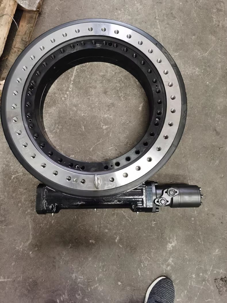 SC32 32-Inch Slewing Drive | Heavy-Duty Worm Gear Rotary Drive for Solar & Machinery thumbnail 3