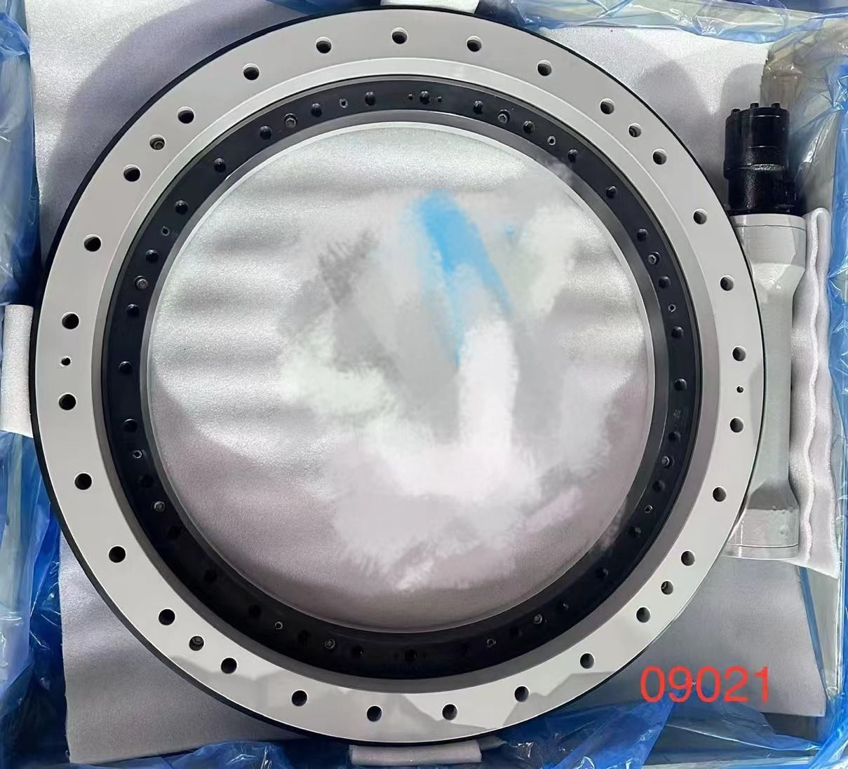 WH37 37-Inch Slewing Drive | Heavy-Duty Hydraulic Worm Gear Industrial Rotary Drive thumbnail 3
